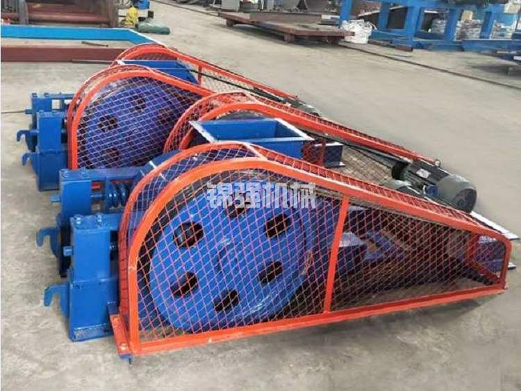 雙對輥式破碎機(jī),環(huán)保型對輥破碎機(jī)(圖1)